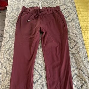 🌺Lululemon “on the fly” size 6 🌺